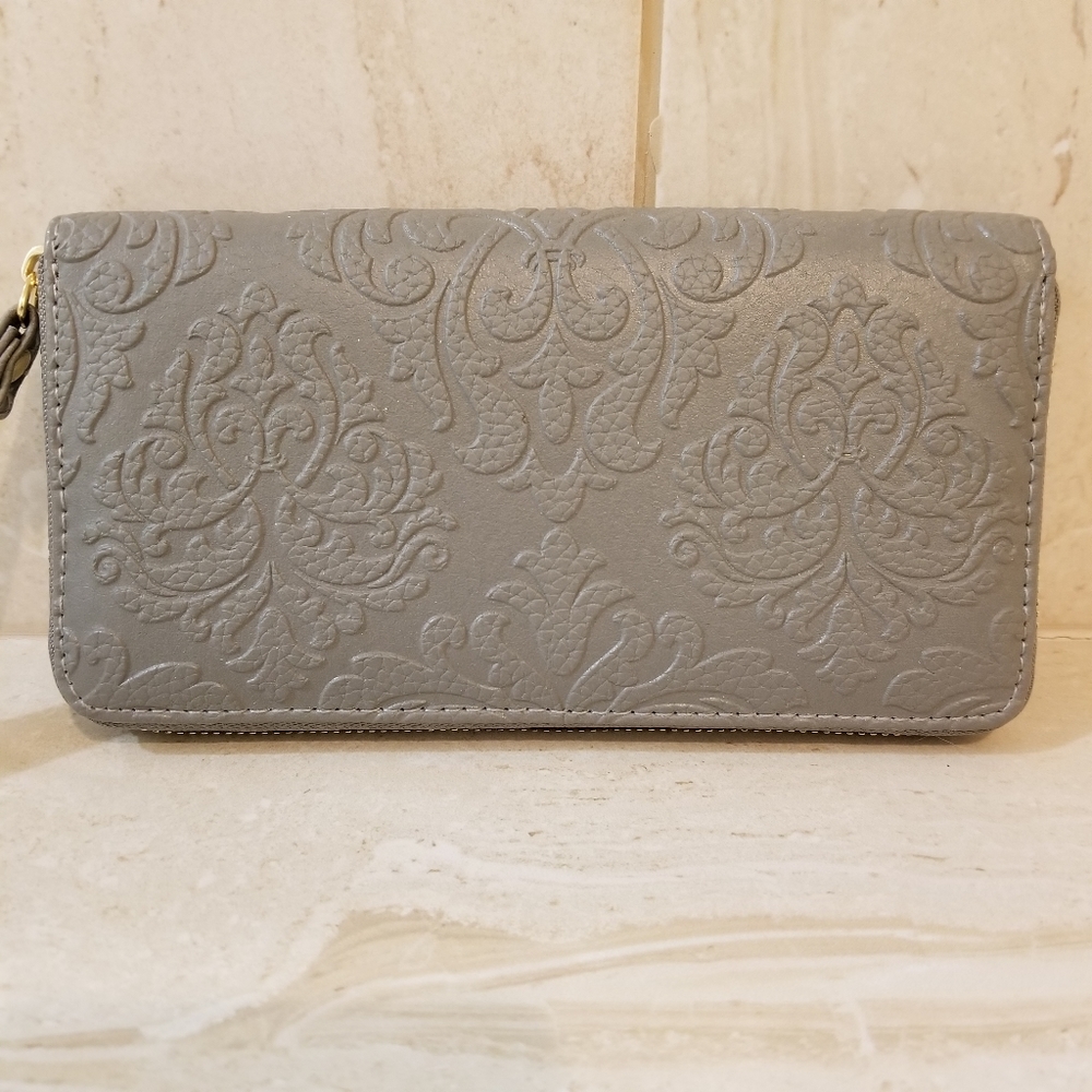 NWOT - Gray Textured Wristlet - Picture 2 of 11
